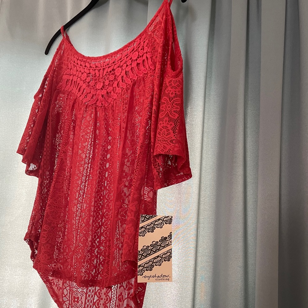 Small S lace top shoulder cutout going out 3/4